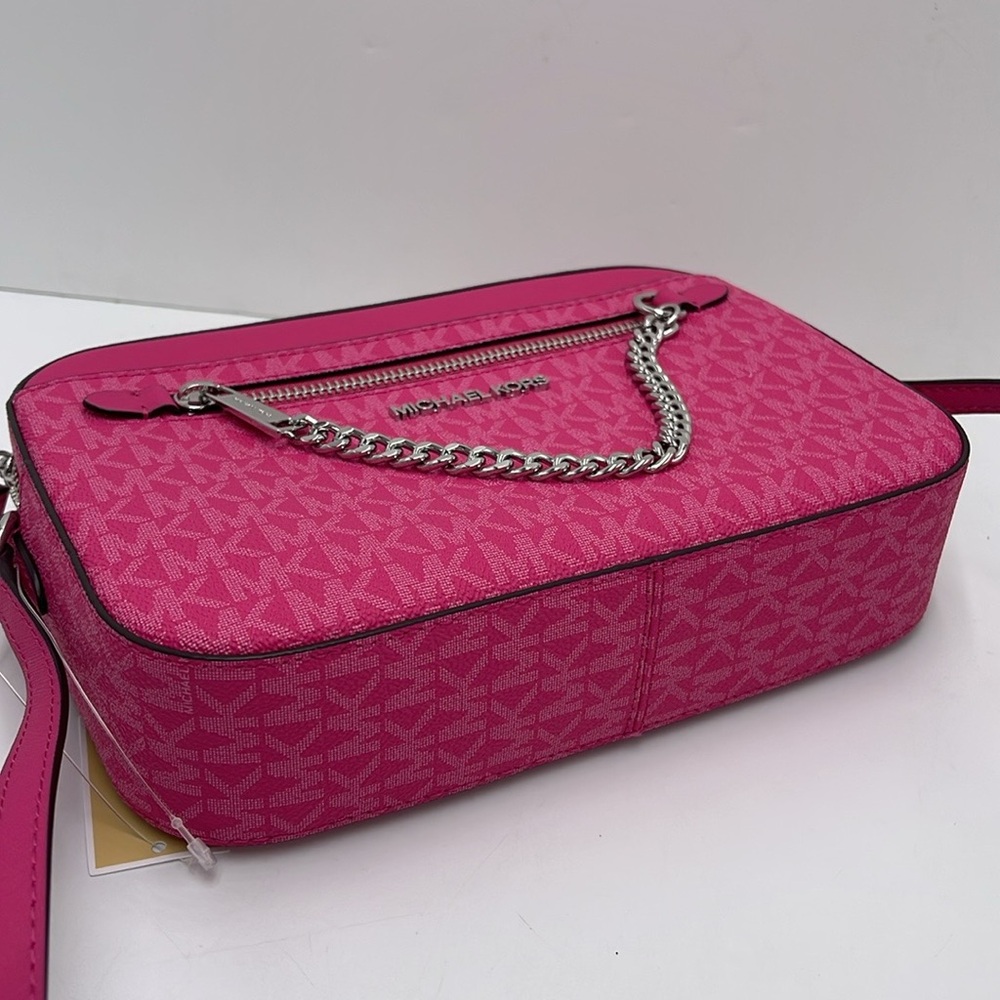 Michael Kors Jet Set Large Signature Logo Chain Crossbody Bag
Dragonfruit
NWT - Picture 8 of 16